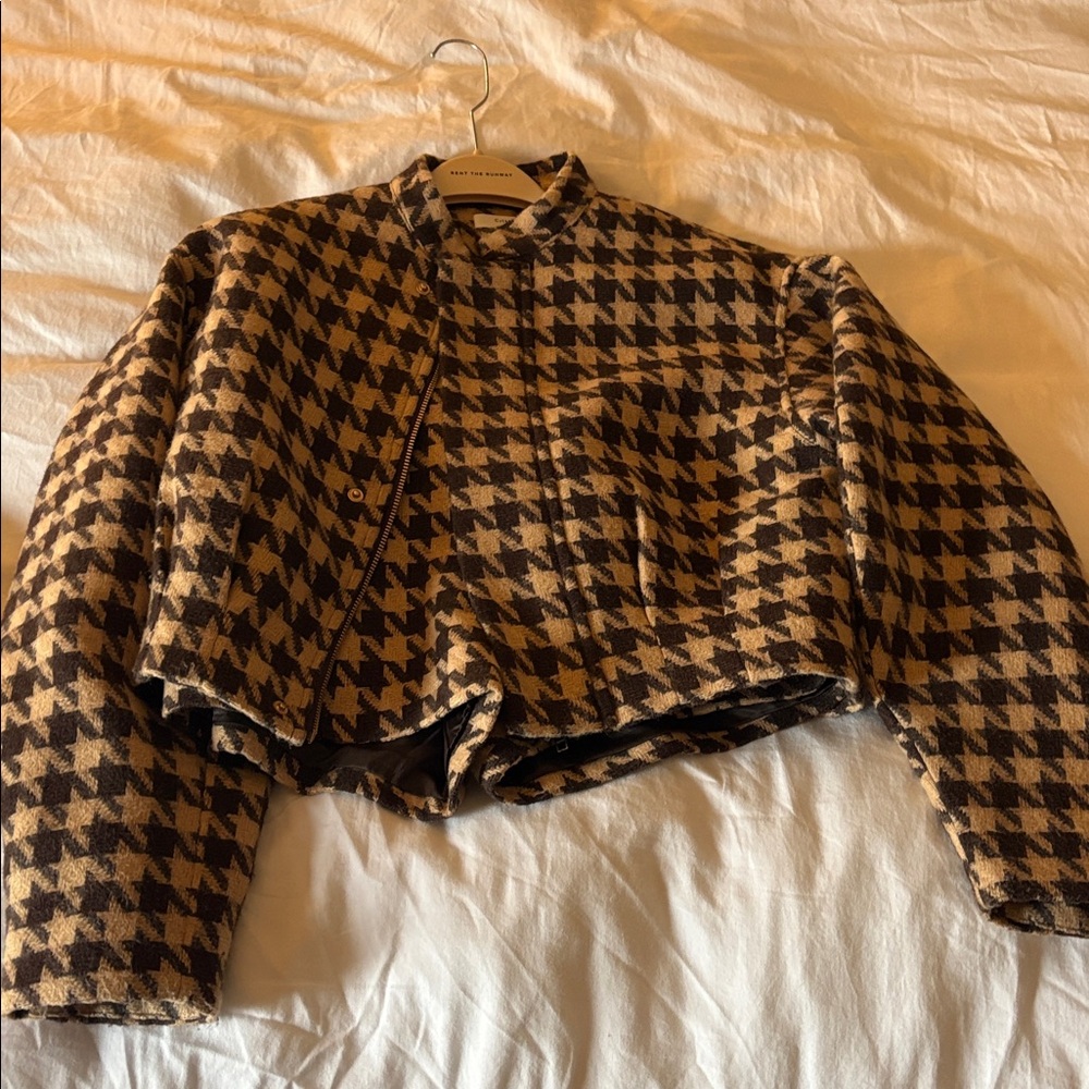 Chic Houndstooth Blazer and Shorts Set - Picture 11 of 12
